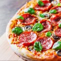 pepperoni-pizza-rumaenisch-hot